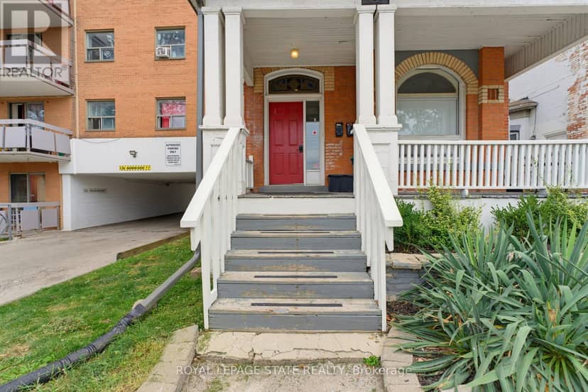 113 Wentworth Street S — photo 3 of 40