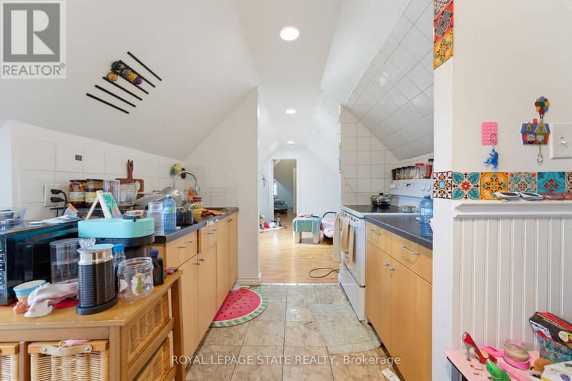 113 Wentworth Street S — photo 36 of 40