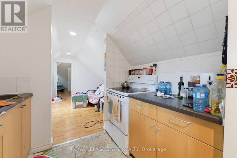 113 Wentworth Street S — photo 39 of 40