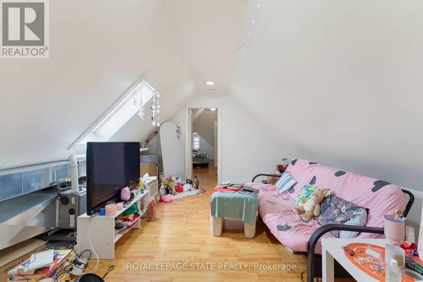 113 Wentworth Street S — photo 40 of 40