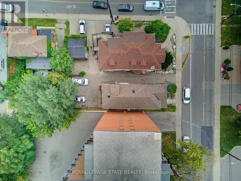 113 Wentworth Street S — photo 6 of 40