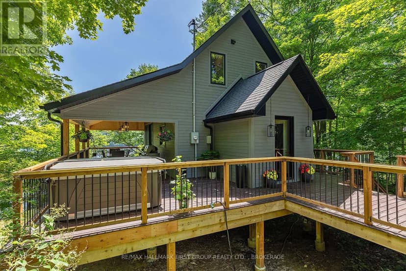 1005 Macdonald Lane — photo 3 of 40