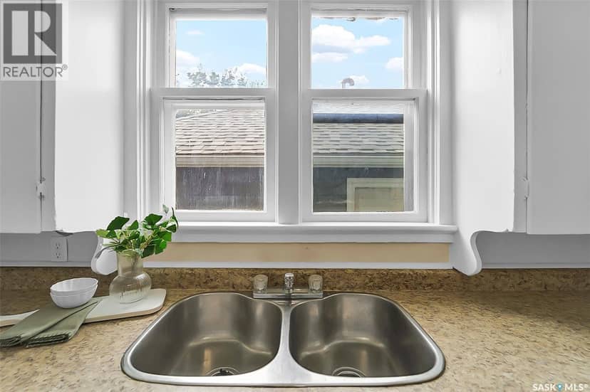 114 Main STREET E — photo 18 of 40