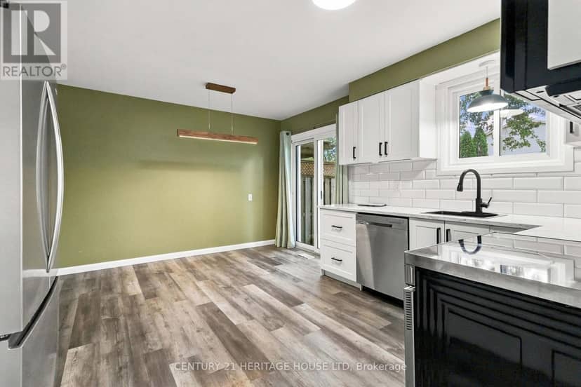 44 Sasha Crescent — photo 10 of 32