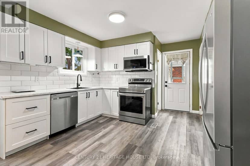 44 Sasha Crescent — photo 13 of 32