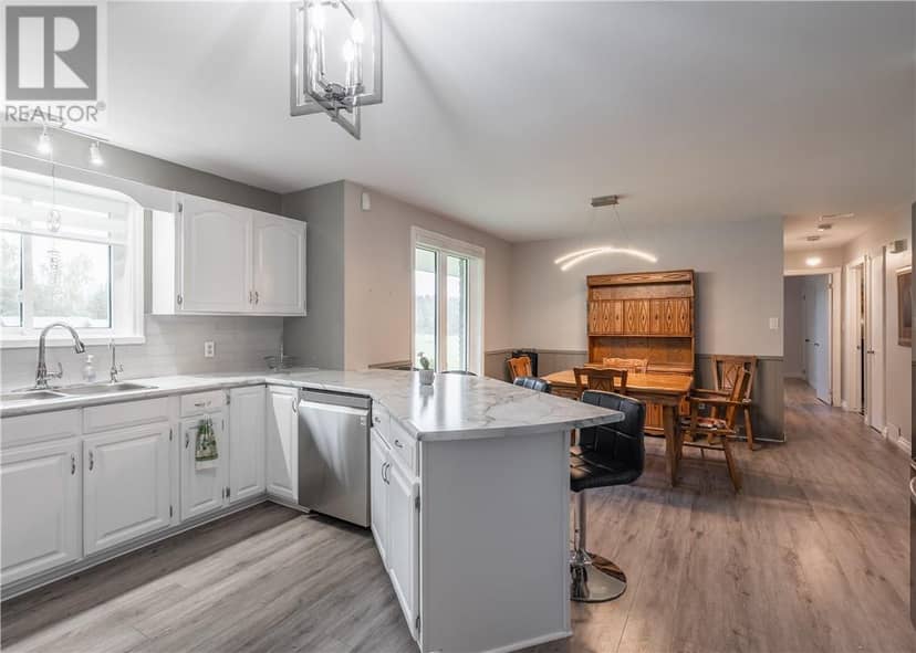 636 Gravel Drive, Hanmer, photo 7