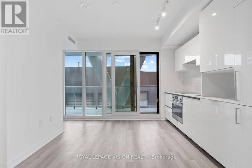 3113 - 230 Simcoe Street — photo 6 of 16