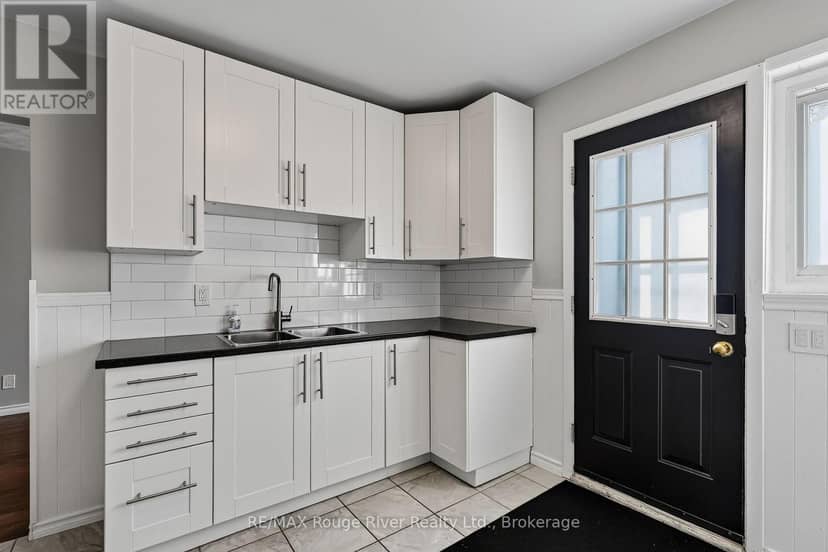 8 - 137 Furnace Street — photo 15 of 36