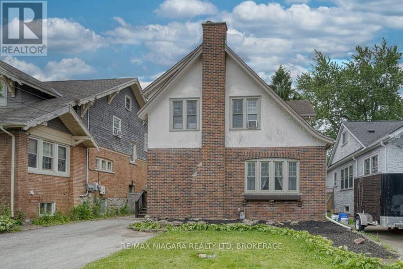 4864 Simcoe Street — photo 1 of 32