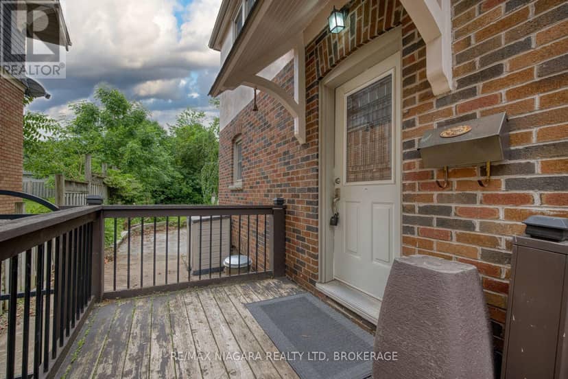 4864 Simcoe Street — photo 2 of 32