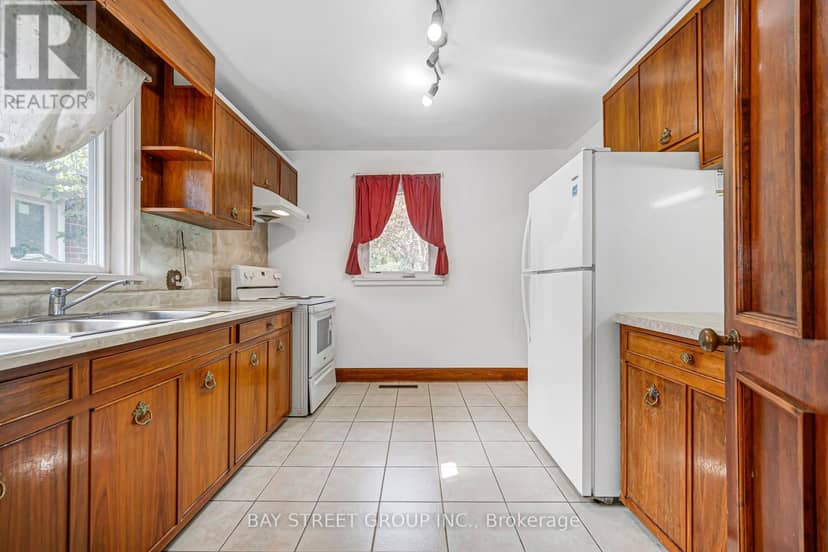 260 Moore Park Avenue — photo 10 of 40
