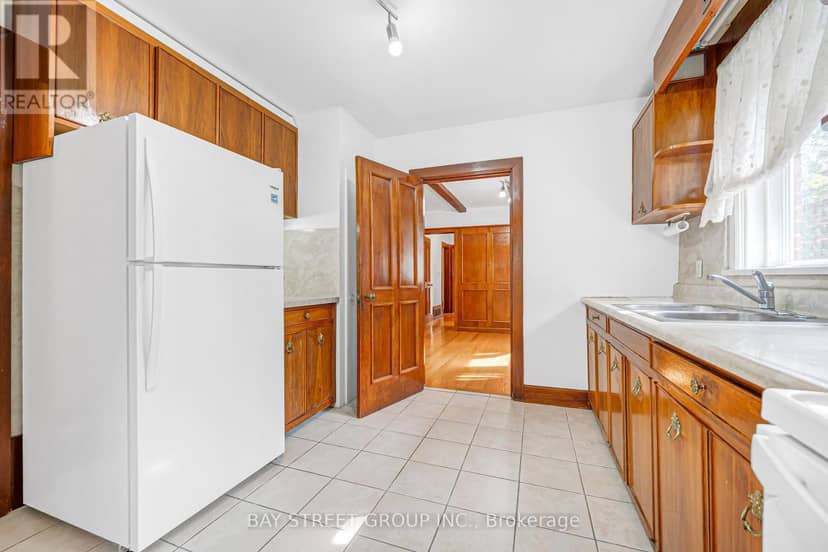 260 Moore Park Avenue — photo 9 of 40