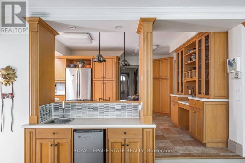 18 Forsyth Avenue N — photo 21 of 40