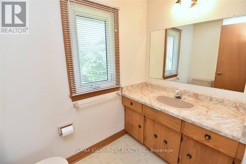 2407 Caistor Centre Road — photo 18 of 40
