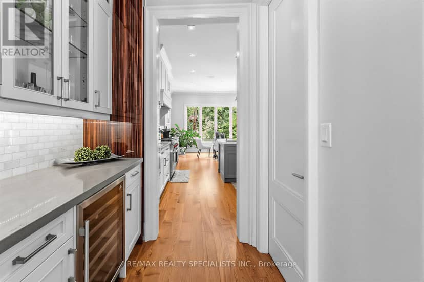 1534 Trotwood Avenue — photo 4 of 37