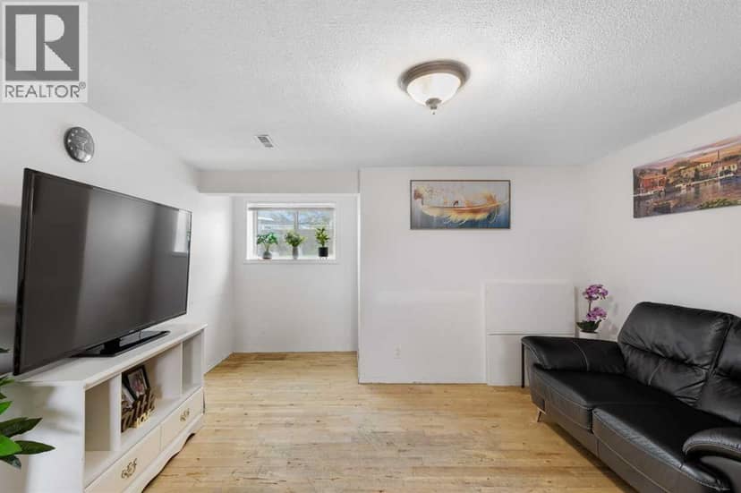 1527 46 Street SE — photo 28 of 40