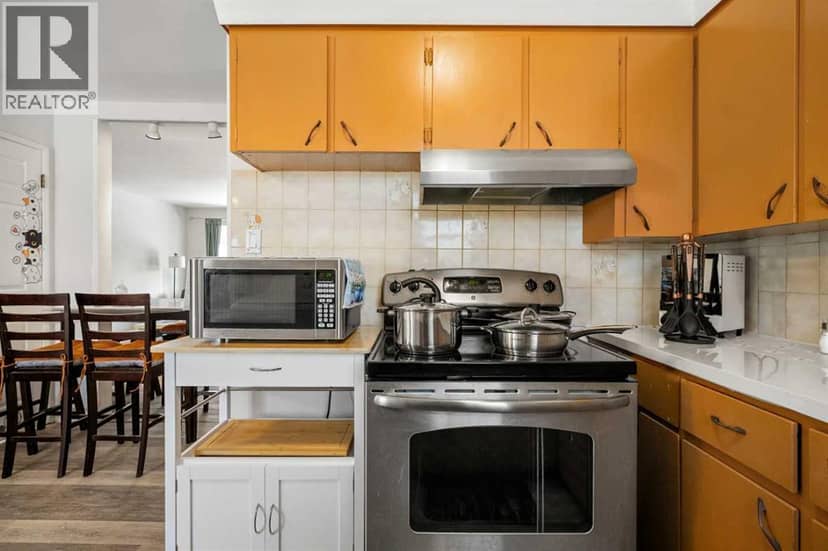 1527 46 Street SE — photo 11 of 40