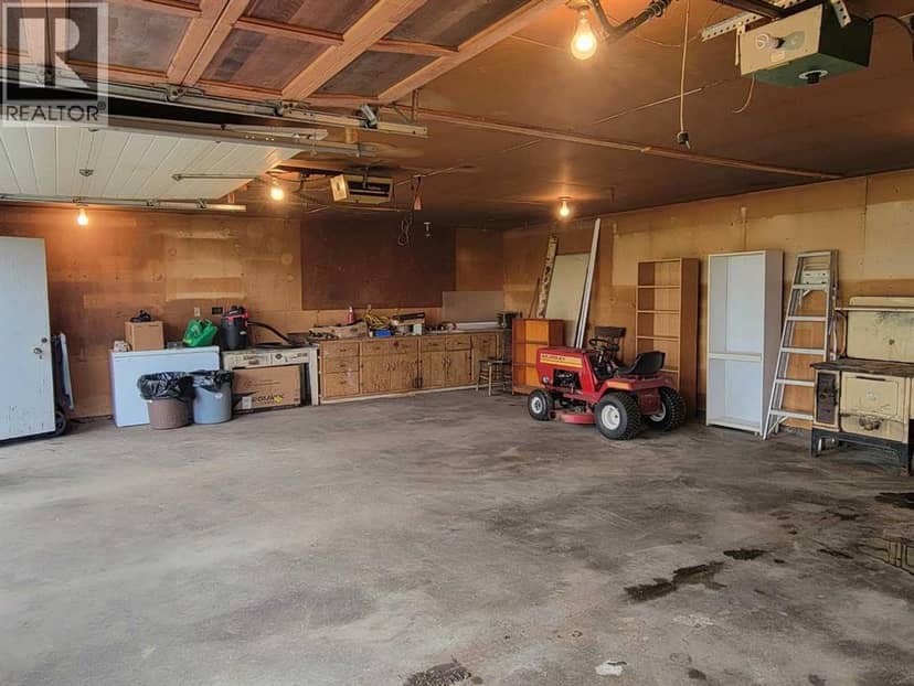 5205 52 Avenue — photo 40 of 40