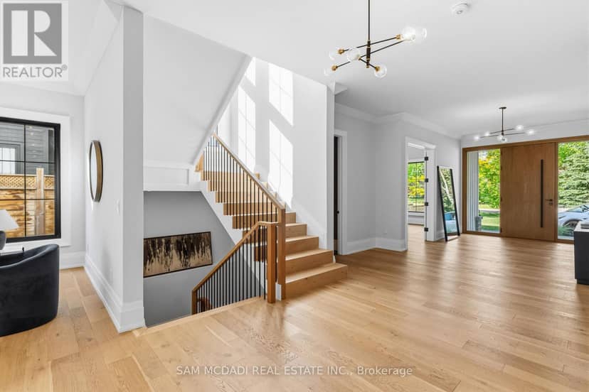 584 Fourth Line, Oakville, photo 2