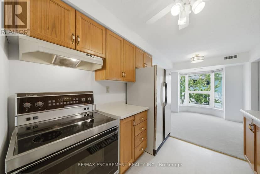 303 - 416 Limeridge Road E — photo 13 of 40
