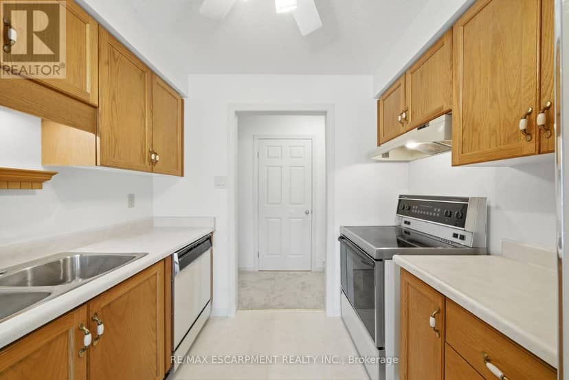 303 - 416 Limeridge Road E — photo 14 of 40