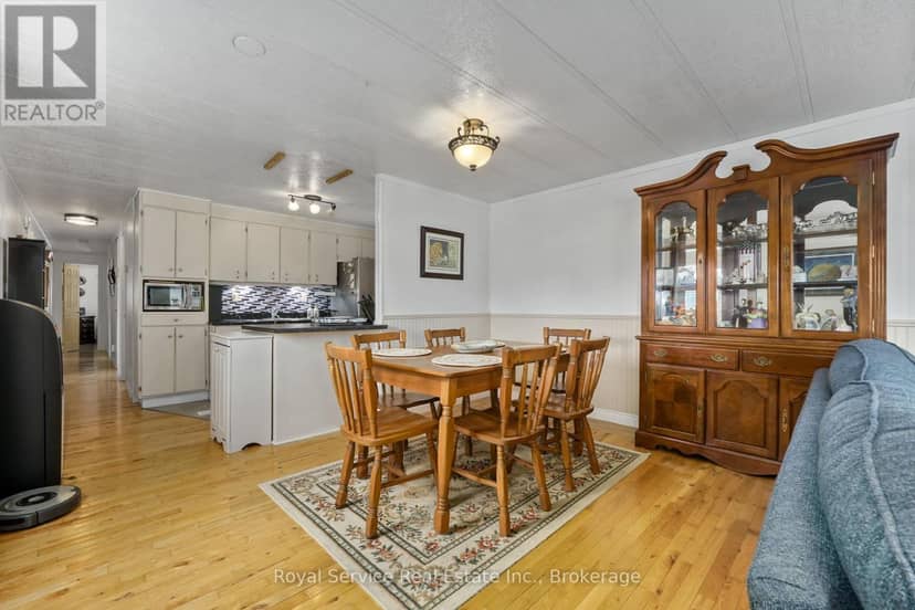 204 Lynn Crescent — photo 17 of 40