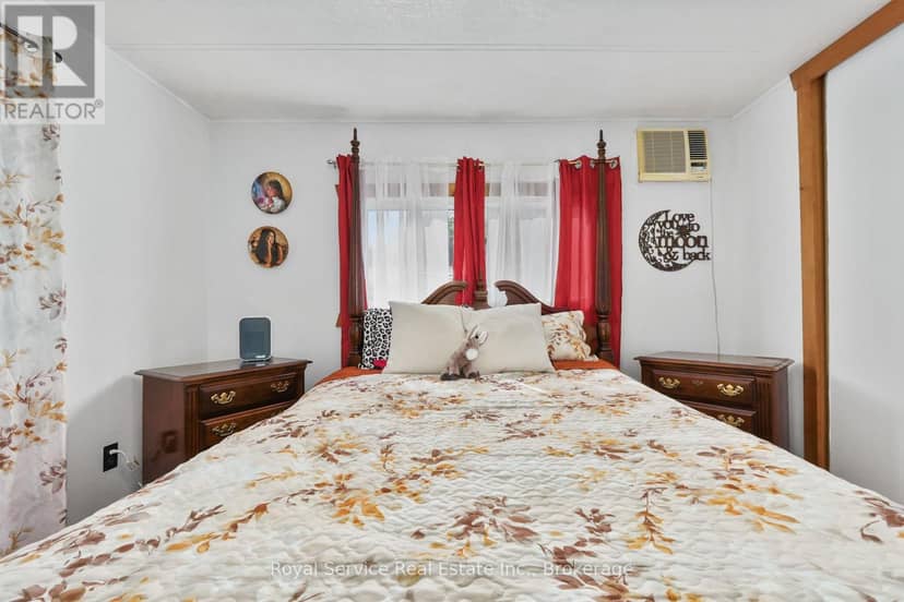 204 Lynn Crescent — photo 31 of 40