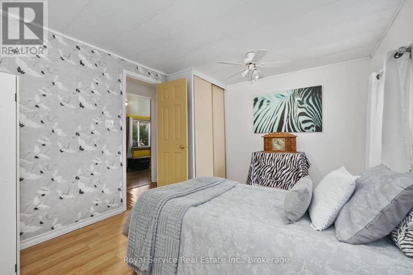 204 Lynn Crescent — photo 34 of 40