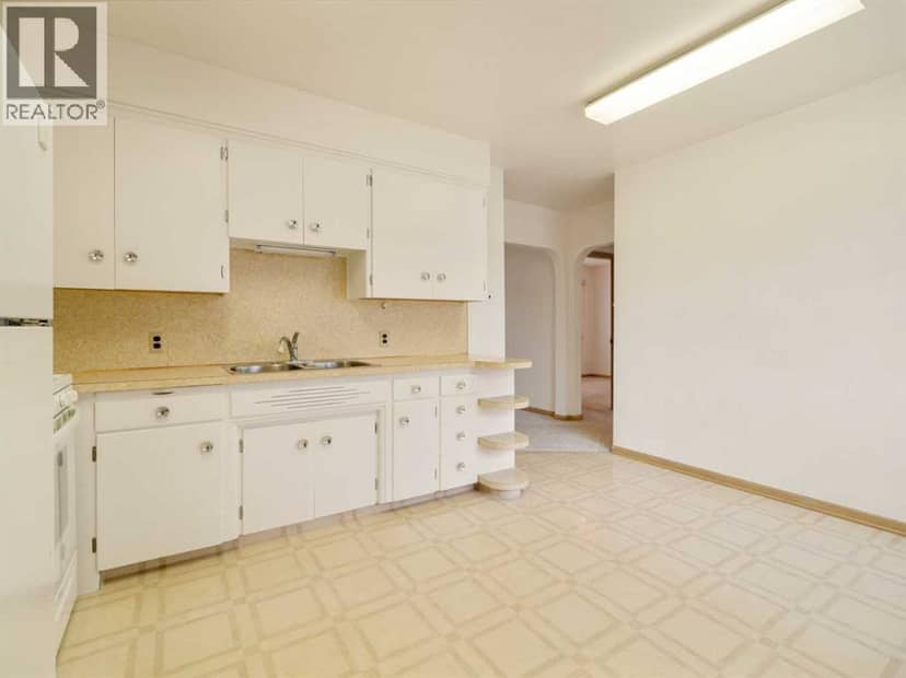 824 Stafford Drive N — photo 18 of 37