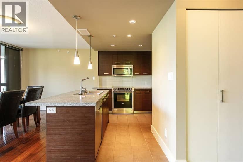 301 2959 GLEN DRIVE, Coquitlam, photo 5