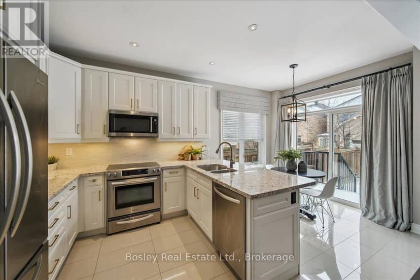 2343 Quetico Crescent — photo 7 of 26