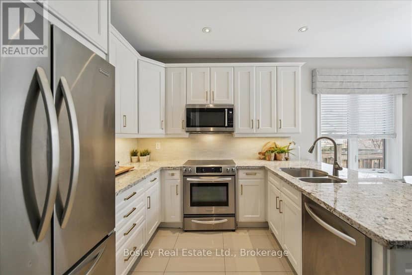 2343 Quetico Crescent — photo 9 of 26