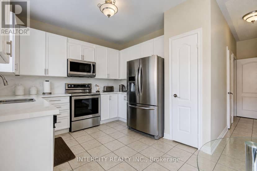 27 Modesto Crescent — photo 10 of 28
