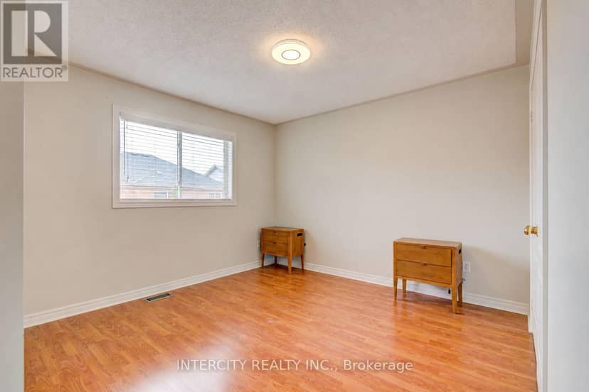 27 Modesto Crescent — photo 20 of 28