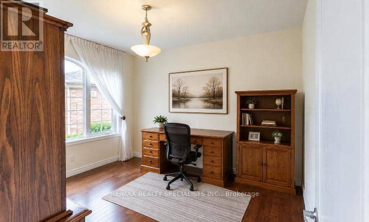 61 Jones Crescent — photo 18 of 36