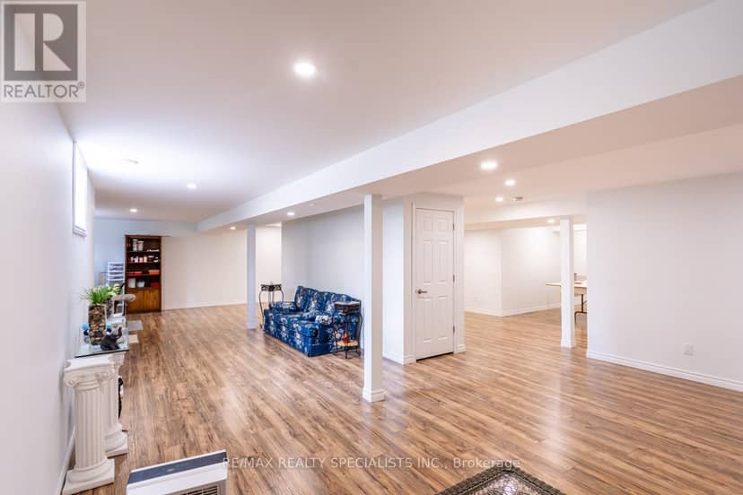 61 Jones Crescent — photo 31 of 36