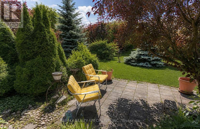 61 Jones Crescent — photo 36 of 36
