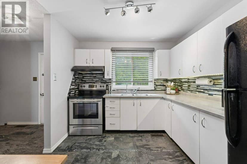 4 - 255 Northlake Drive — photo 10 of 36
