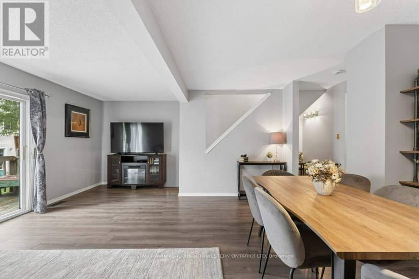 4 - 255 Northlake Drive — photo 15 of 36