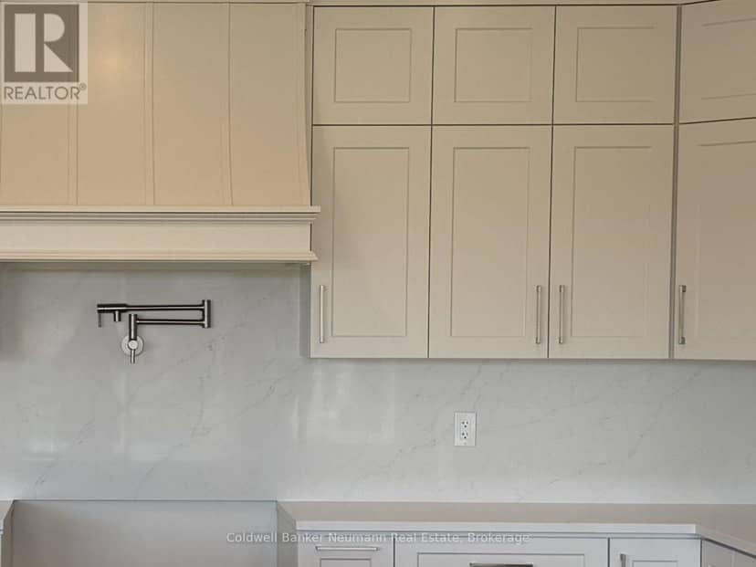 18 Driscoll Street — photo 5 of 13