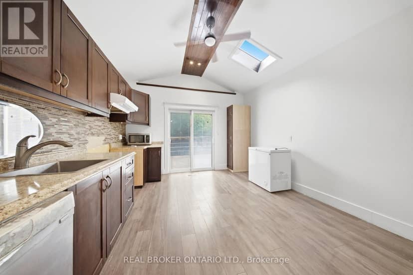 1082 Cannon Street E — photo 9 of 33