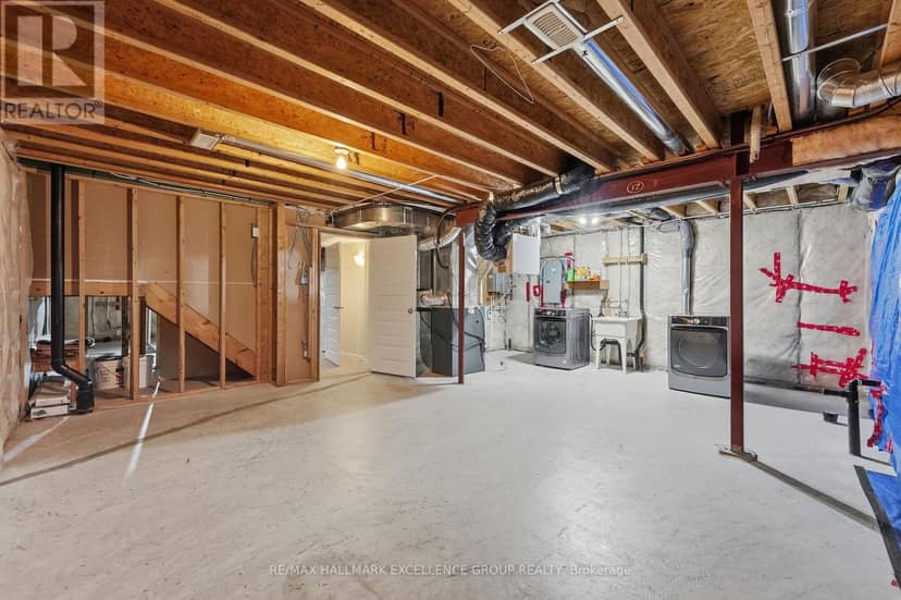 104 Onyx Crescent — photo 32 of 40
