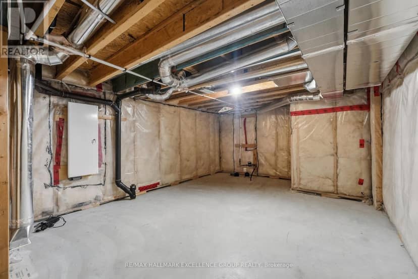 104 Onyx Crescent — photo 33 of 40