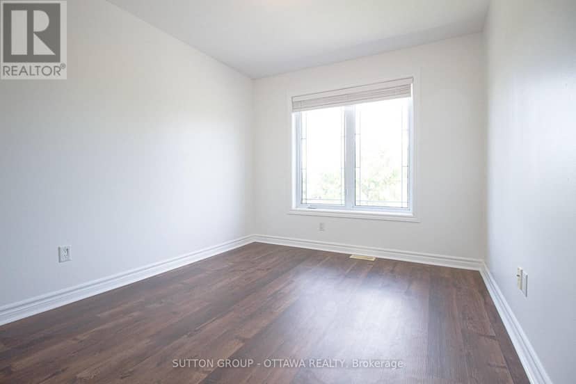 163 Silvermoon Crescent — photo 17 of 37