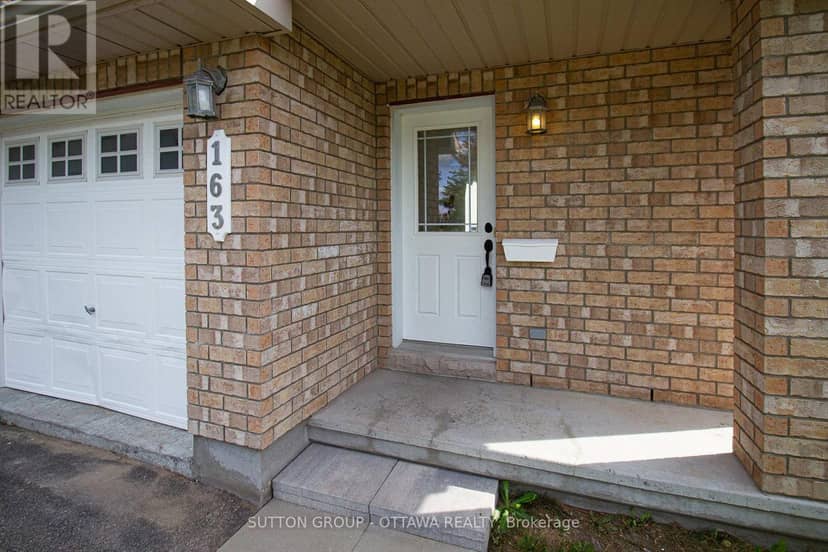 163 Silvermoon Crescent — photo 2 of 37
