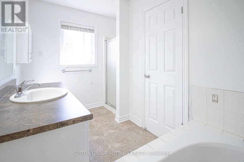 163 Silvermoon Crescent — photo 29 of 37