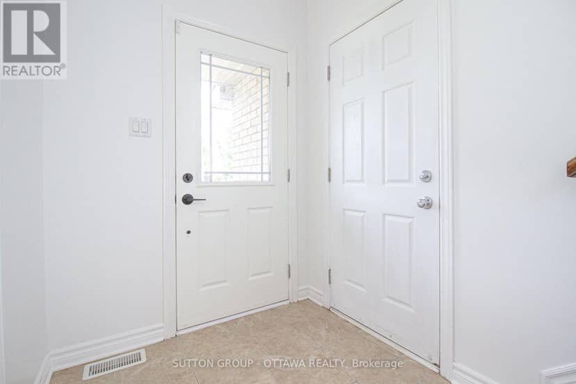 163 Silvermoon Crescent — photo 3 of 37