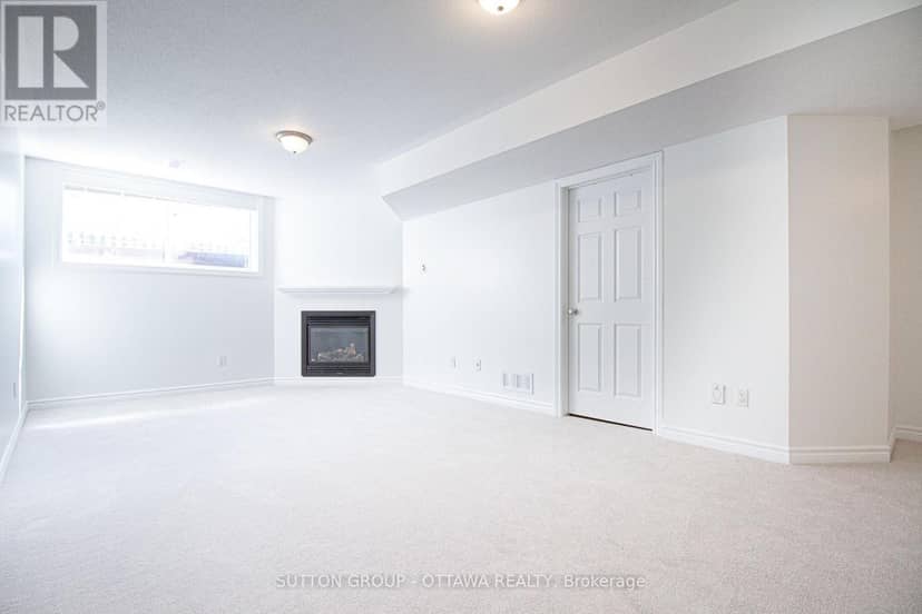 163 Silvermoon Crescent — photo 31 of 37