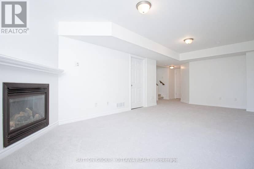163 Silvermoon Crescent — photo 32 of 37