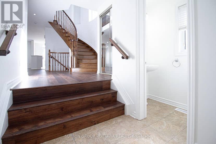 163 Silvermoon Crescent — photo 4 of 37